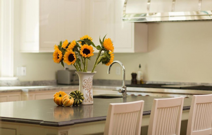 高溫可以加速水分蒸發,那大夏天的為什么還是會潮濕