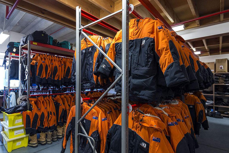 服裝倉庫如何除濕？倉庫除濕機輕松應對潮濕問題